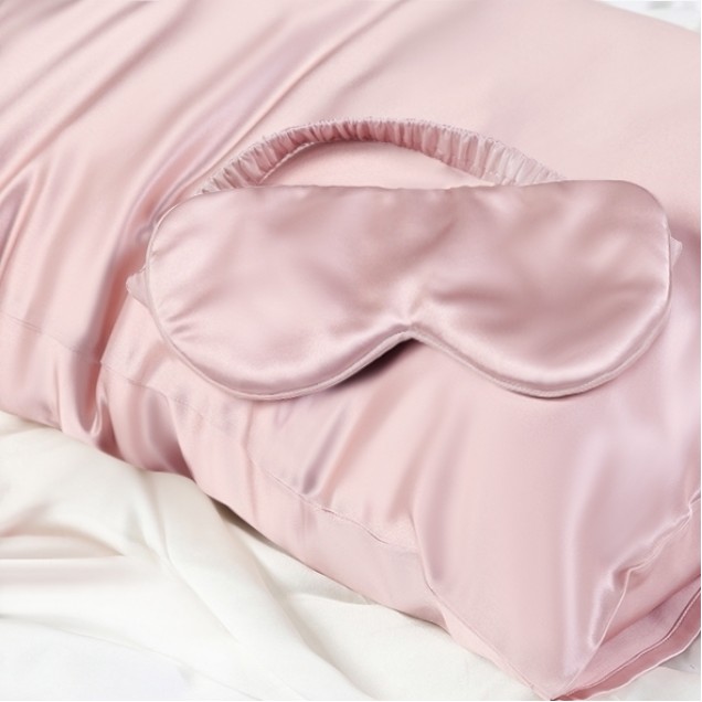 Online Two Piece Silk Gift Set Suede Rose Pillowcase & Eye Mask Online Two Piece Silk Gift Set Suede Rose Pillowcase & Eye Mask